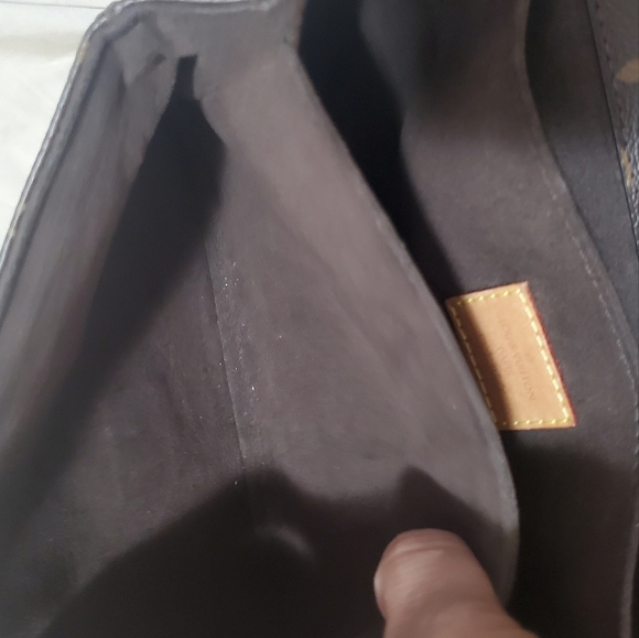Authentic LV pochette metis, no scratch looks good as new. - Picture 9 of 11
